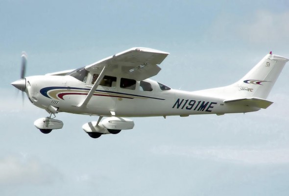 Două avioane s-au ciocnit deasupra unui lac din statul Idaho. Două persoane și-au pierdut viața și mai multe sunt date dispărute